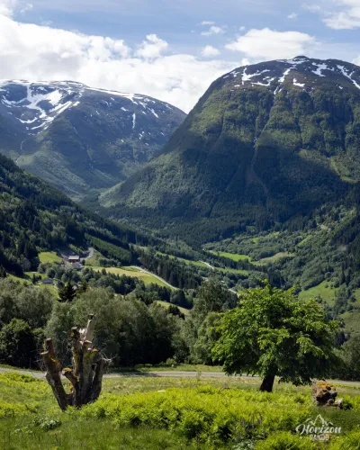 Magnifique vue sur la vallée au départ Magnifique vue sur la vallée au départ