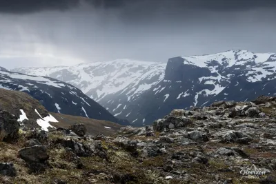 Nuages très menaçants au sommet de Vidasethovden Nuages très menaçants au sommet de Vidasethovden