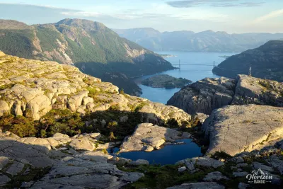 Lysefjord depuis le sommet de Hatten Lysefjord depuis le sommet de Hatten