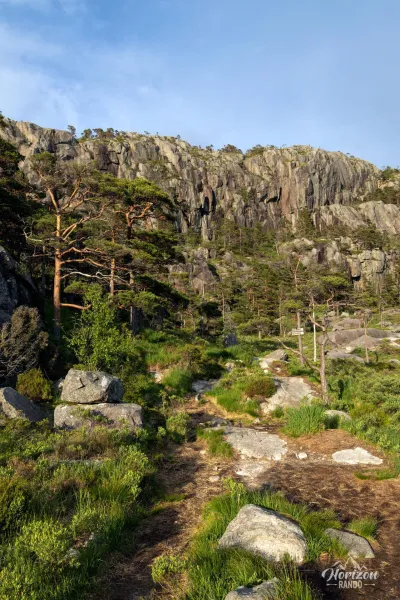 Hatten sur la plateau au sommet de la falaise Hatten sur la plateau au sommet de la falaise