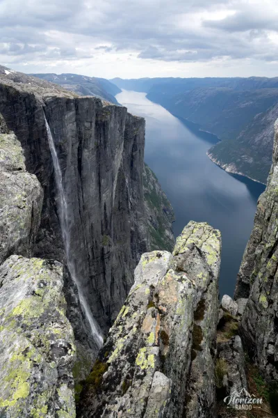 Vue spectaculaire sur le Lysefjord Vue spectaculaire sur le Lysefjord