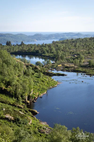 Lac Sandvatnet, l'Åptafjord et l'océan ! Lac Sandvatnet, l'Åptafjord et l'océan !