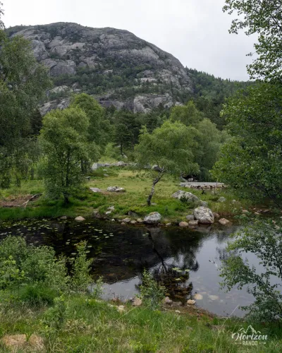 Lac Eikelitjørna et Sokkanuten Lac Eikelitjørna et Sokkanuten
