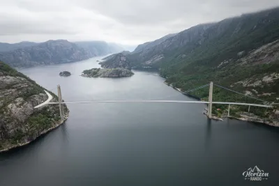 Pont du Lysefjord (vue drone) Pont du Lysefjord (vue drone)