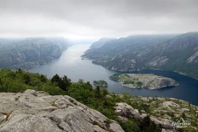 Lysefjord depuis le sommet de Sokkanuten Lysefjord depuis le sommet de Sokkanuten