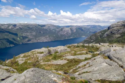 Lysefjord depuis le sommet de Soltifjellet Lysefjord depuis le sommet de Soltifjellet