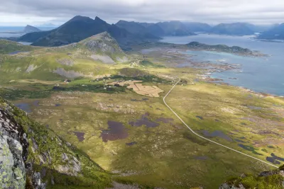 Vue au Nord-Est depuis le sommet Vue au Nord-Est depuis le sommet