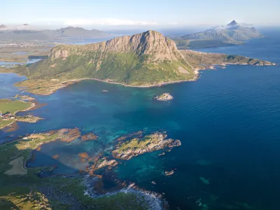 Offersøykammen et Skottinden (vue drone) Offersøykammen et Skottinden (vue drone)